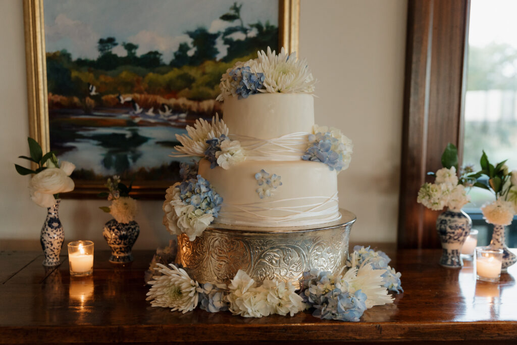 Blue, white, and hydrangeas accenting the reception at a wedding at The Golf Club at Briar's Creek on Johns Island, SC.