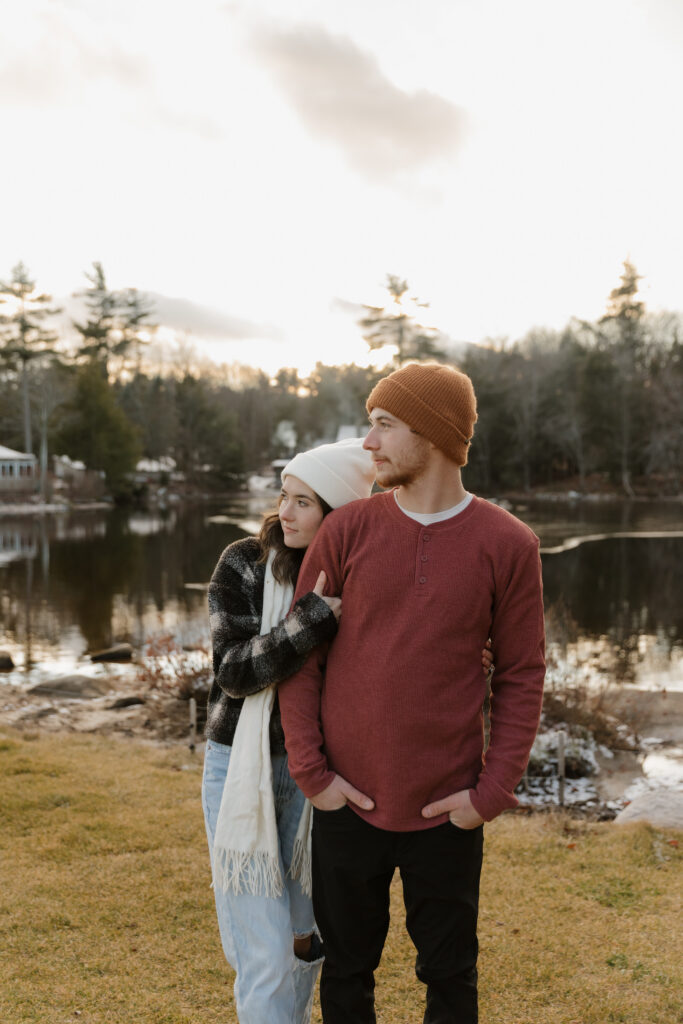Cozy winter photo session of a couple in New England.
